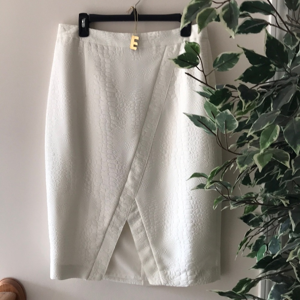 🤍 White JLO Snake-print Skirt with Front Split 🤍